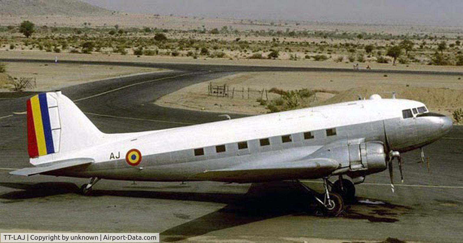 TT-LAJ, 1943 Douglas C-47A Skytrain C/N 9802, photo prise Djamena