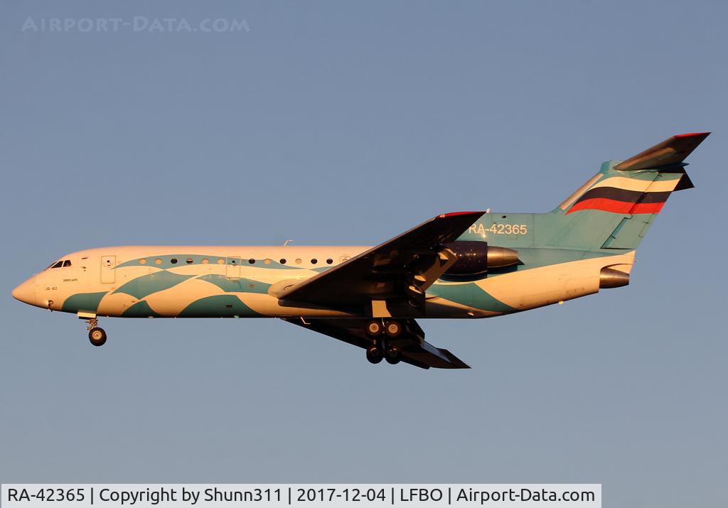 RA-42365, 1989 Yakovlev Yak-42D C/N 4520424811447, Landing rwy 32L