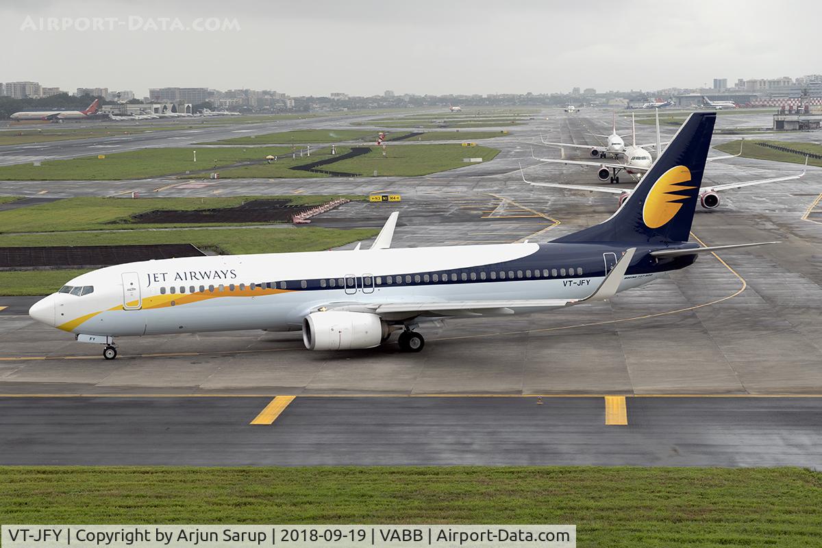 VT-JFY, 2014 Boeing 737-85R C/N 42804, Taxiing out for departure to Bengaluru as 9W443 on an overcast morning.