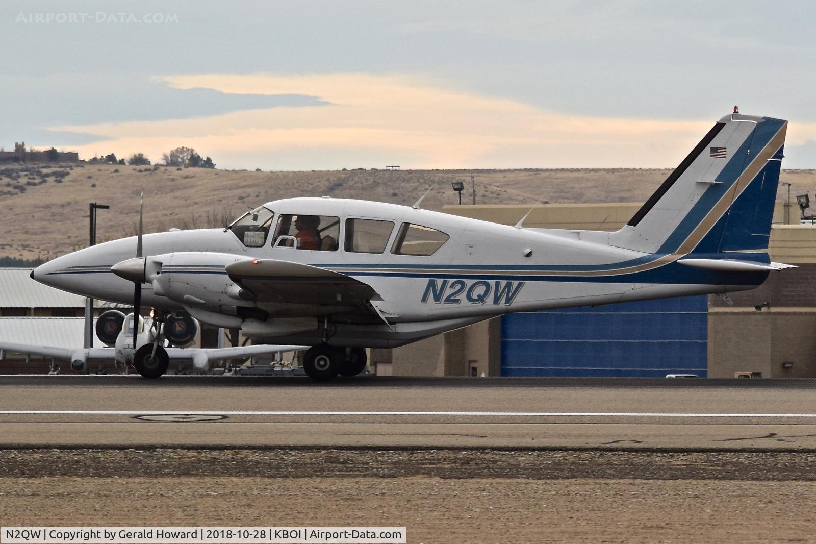 N2QW, 1977 Piper PA-23-250 C/N 27-7754126, Landing roll out on RWY 10L.