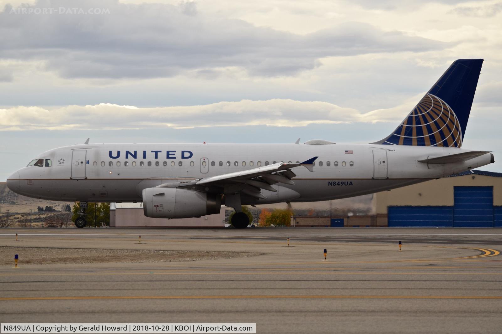N849UA, 2002 Airbus A319-131 C/N 1649, Take off run on RWY 10L.