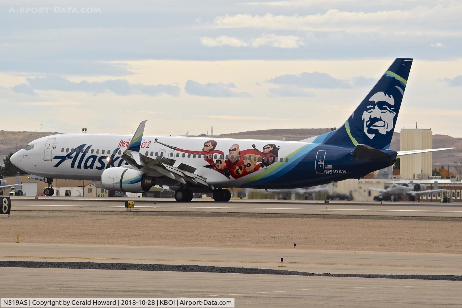 N519AS, 2009 Boeing 737-890 C/N 36482, Landing roll out on RWY 10L.