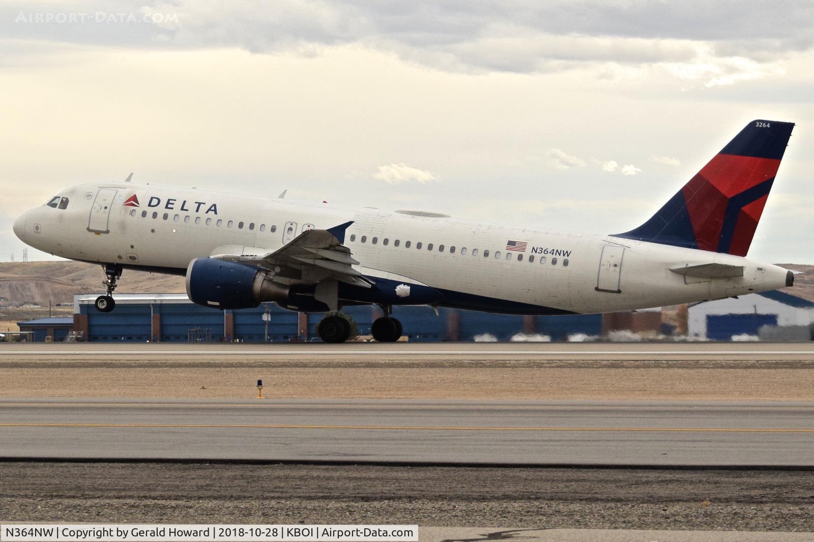 N364NW, 1999 Airbus A320-212 C/N 0962, Take off from RWY 10L. I guess the patch is airworthy.