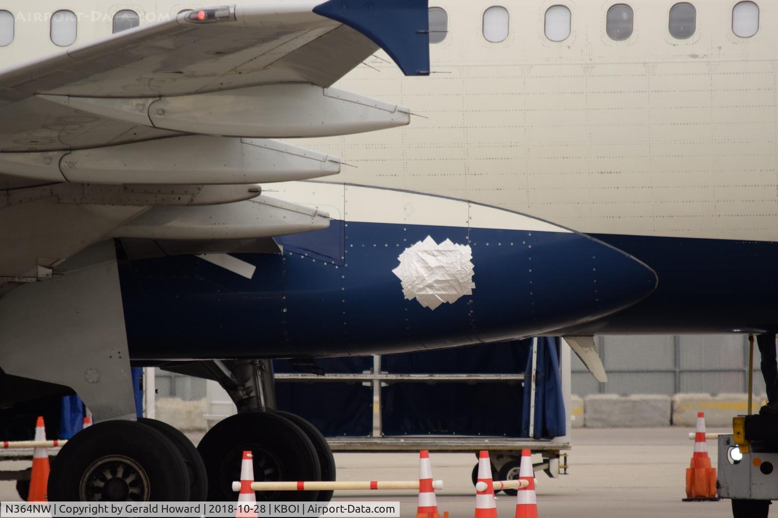 N364NW, 1999 Airbus A320-212 C/N 0962, That looks a lot like silver duck tape.