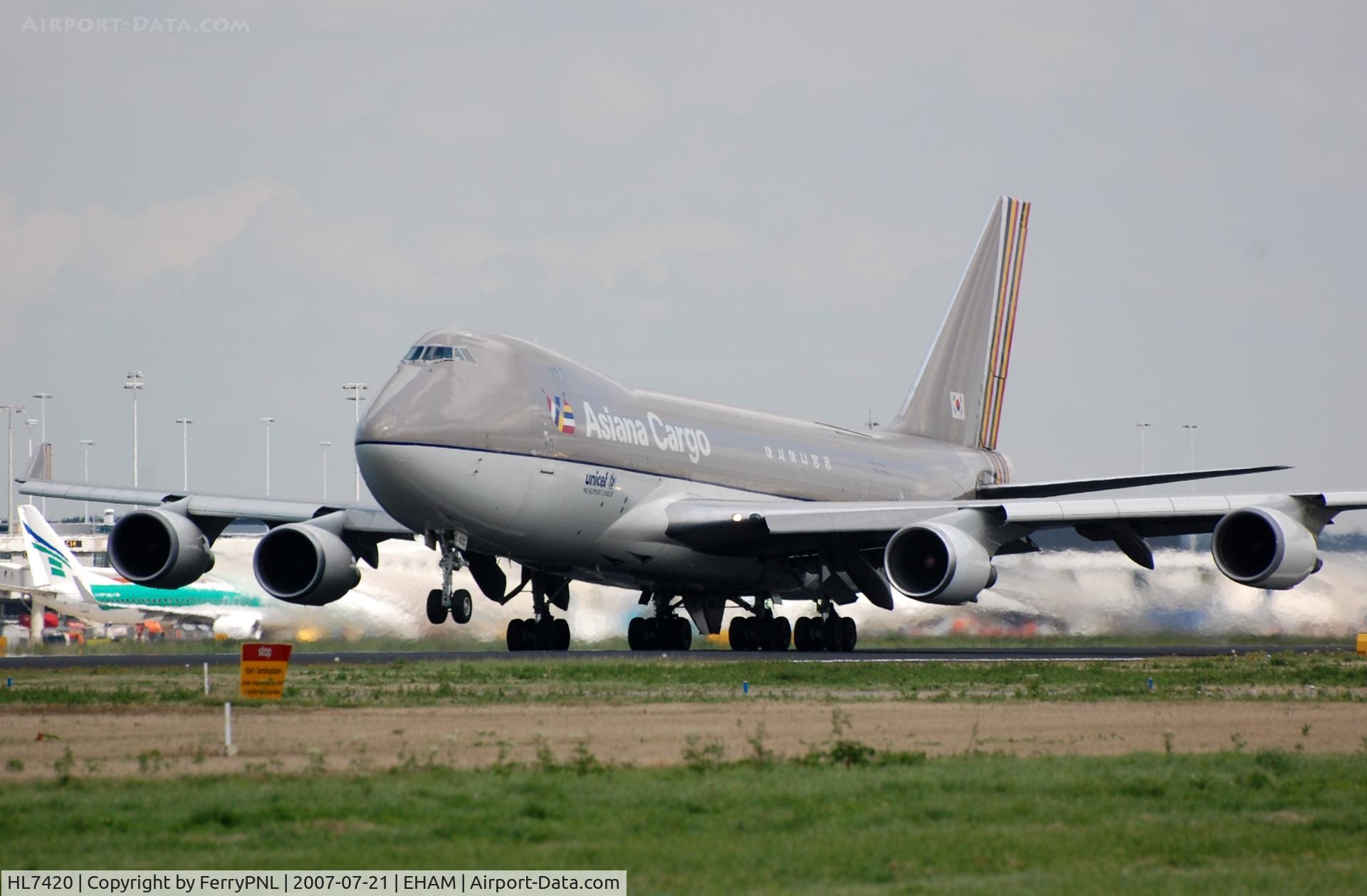 HL7420, 1995 Boeing 747-48EF (SCD) C/N 25783, Asiana B744F during take-off run