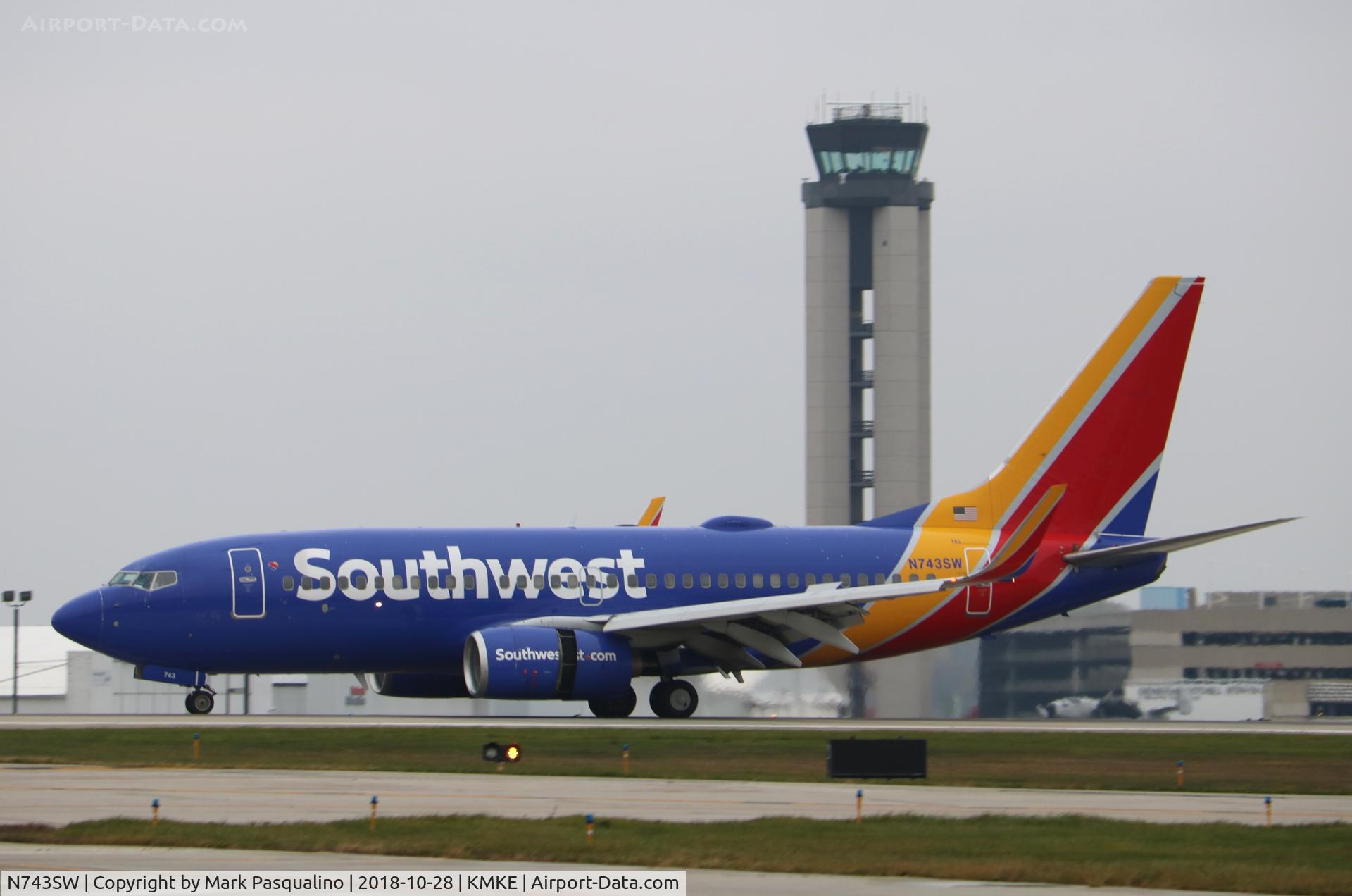 N743SW, 1998 Boeing 737-7H4 C/N 29279, Boeing 737-7H4