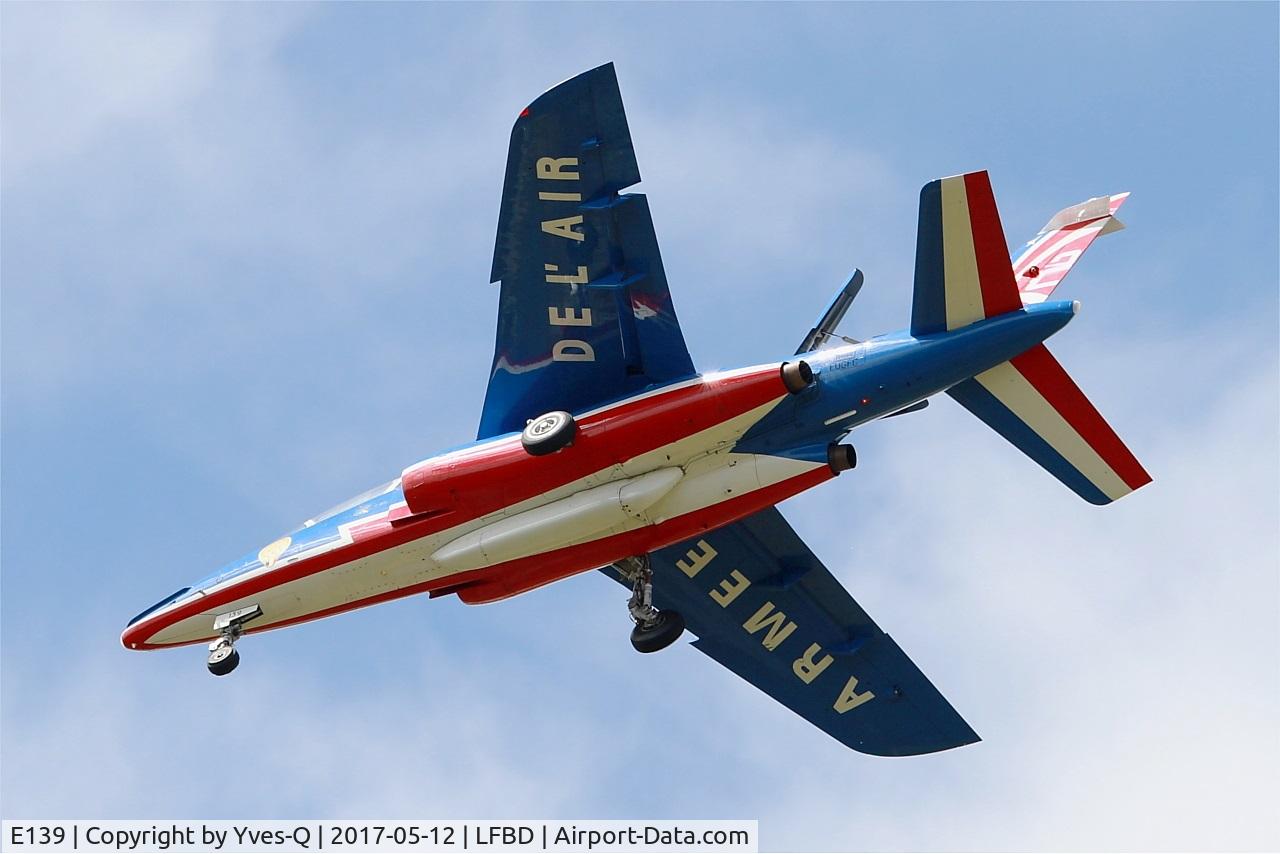 E139, Dassault-Dornier Alpha Jet E C/N E139, Dassault-Dornier Alpha Jet E (F-UGFC), Athos 02 of Patrouille de France 2017, On final rwy 23, Bordeaux-Mérignac Air Base 106 (LFBD-BOD) Open day 2017