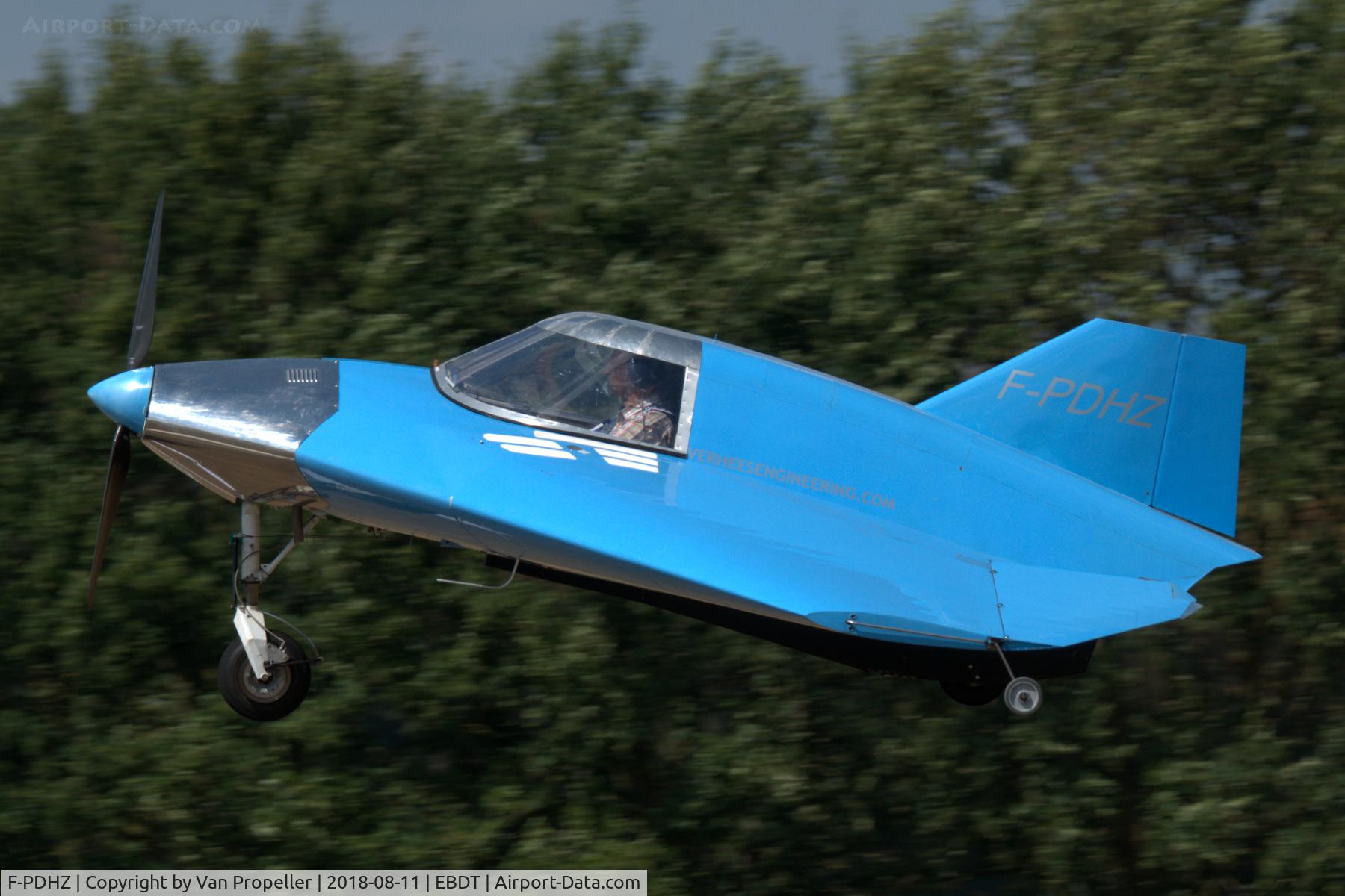 F-PDHZ, Verhees Delta 2B C/N 01, Two seat Verhees delta landing at Schaffen-Diest airfield, old-timer fly-in 2018