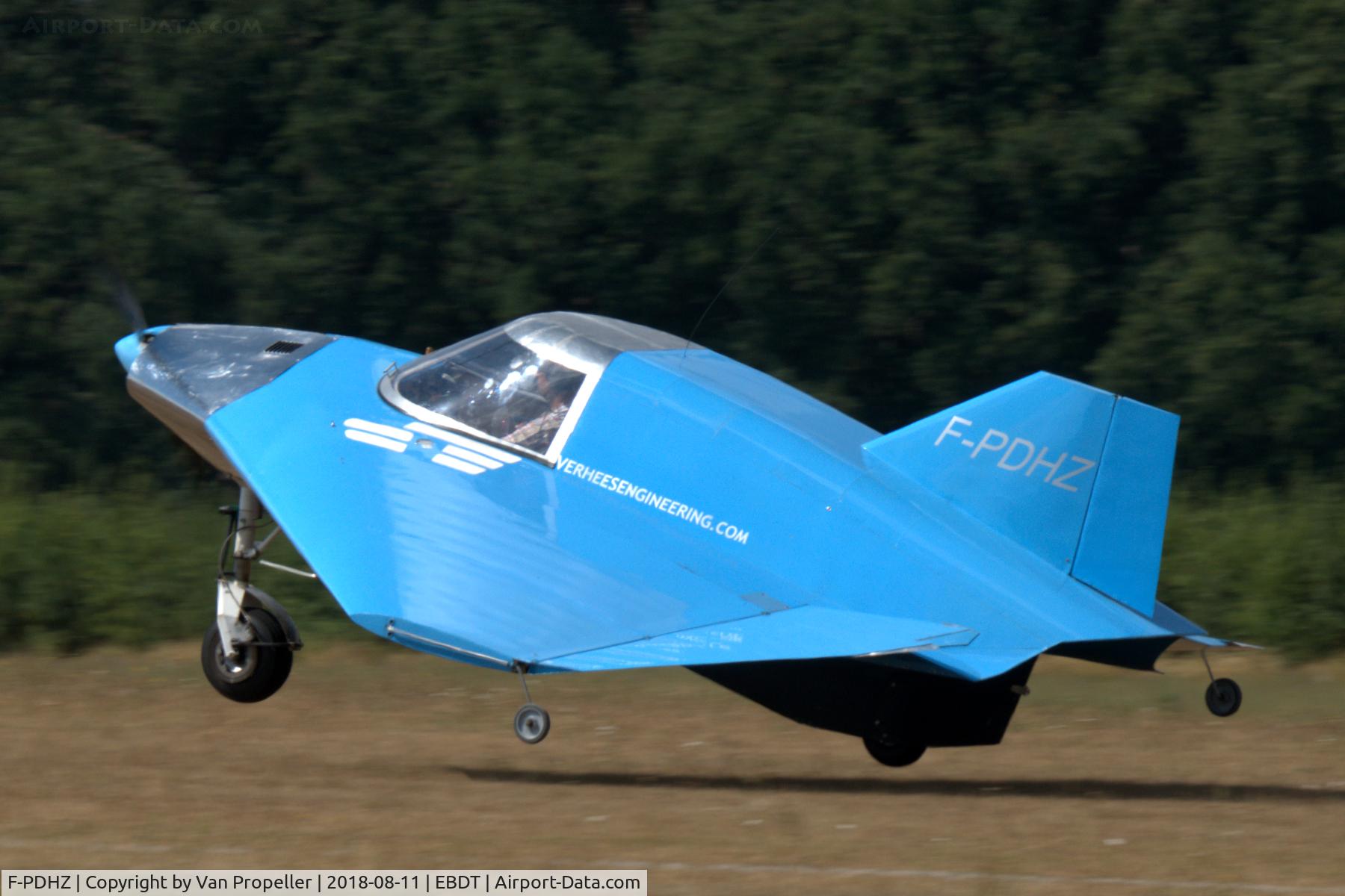 F-PDHZ, Verhees Delta 2B C/N 01, Two seat Verhees delta landing at Schaffen-Diest airfield, old-timer fly-in 2018