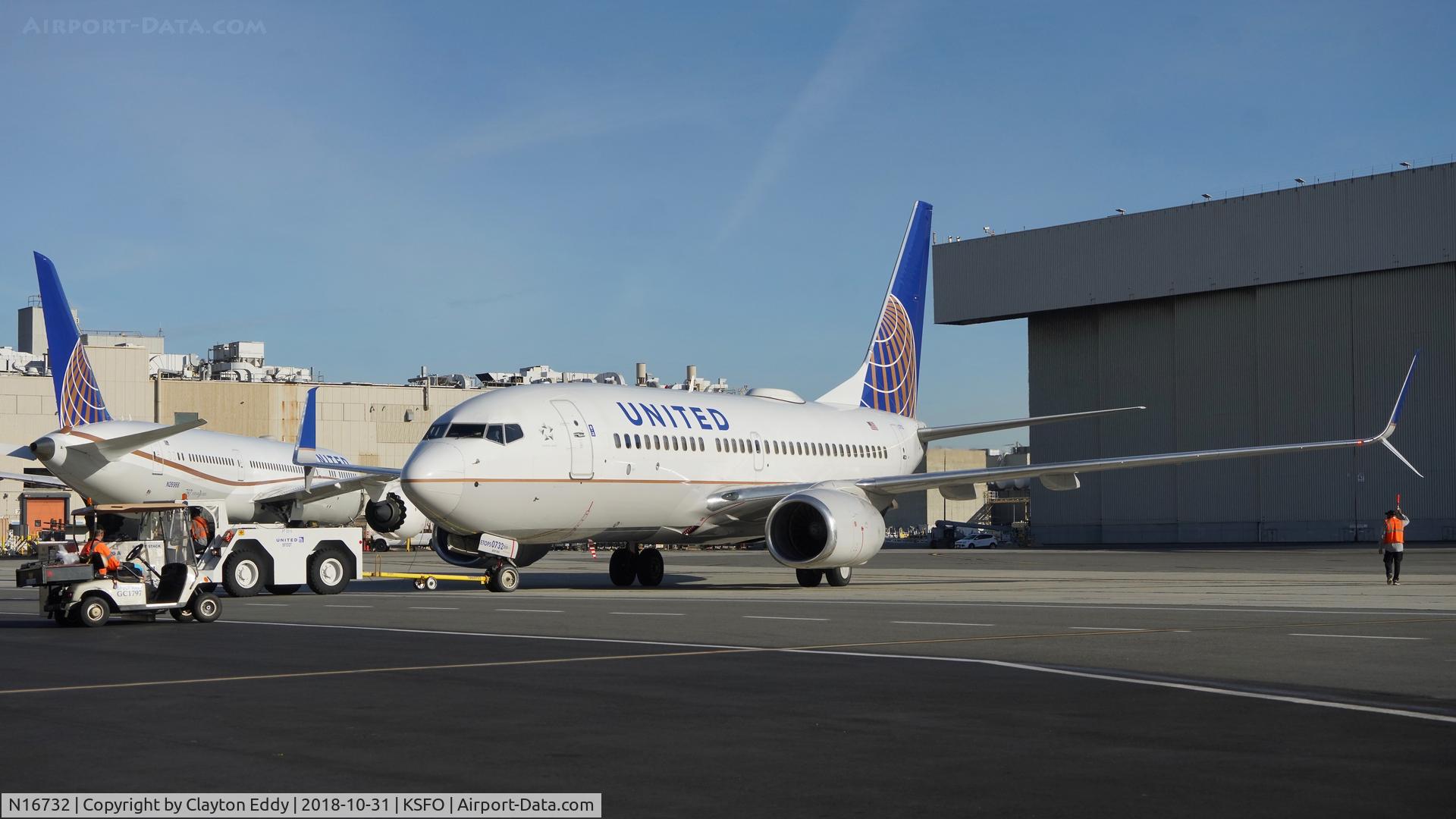 N16732, 1999 Boeing 737-724 C/N 28948, SFO 2018.