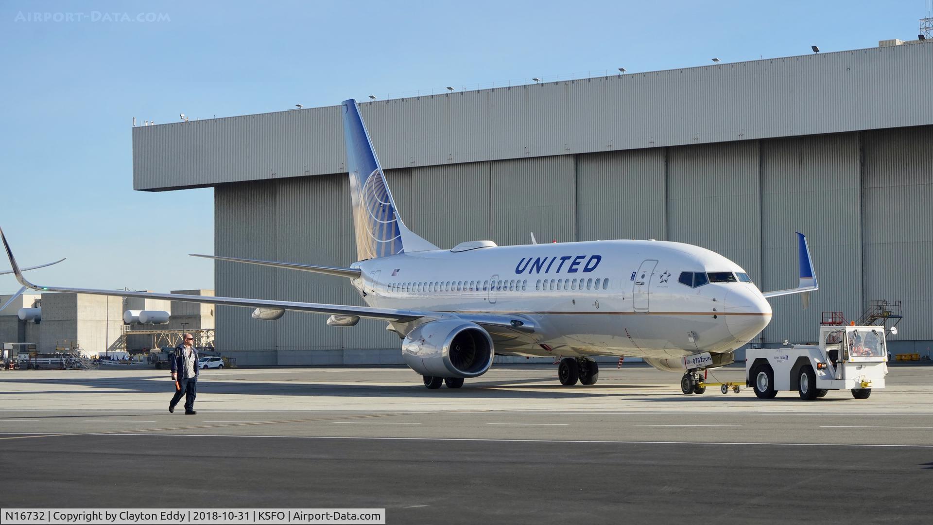 N16732, 1999 Boeing 737-724 C/N 28948, SFO 2018.