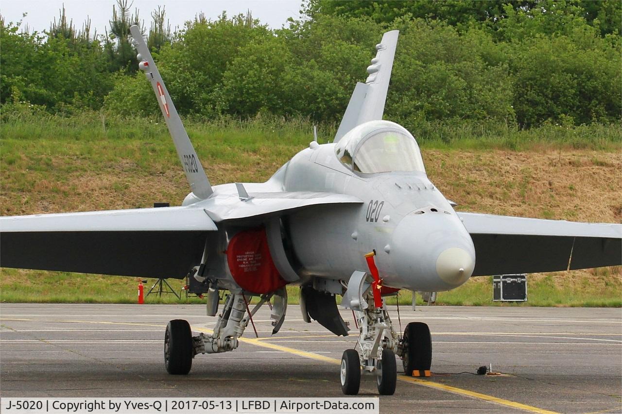 J-5020, McDonnell Douglas F/A-18C Hornet C/N 1369/SFC020, Swiss Air Force McDonnell Douglas FA-18C Hornet, Flight line, Bordeaux-Mérignac airport Air Base (LFBD-BOD) Open day 2017
