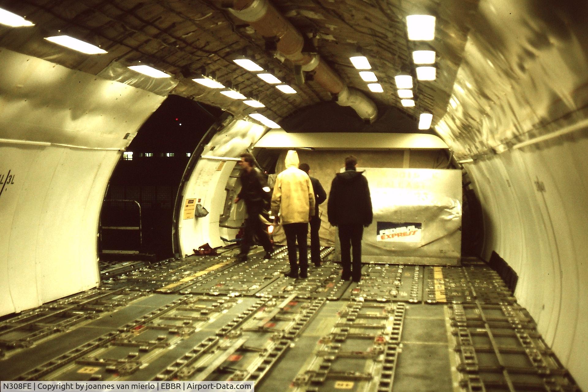N308FE, 1986 McDonnell Douglas MD-10-30F C/N 48297, Nifgt ops Bussels hub '80s