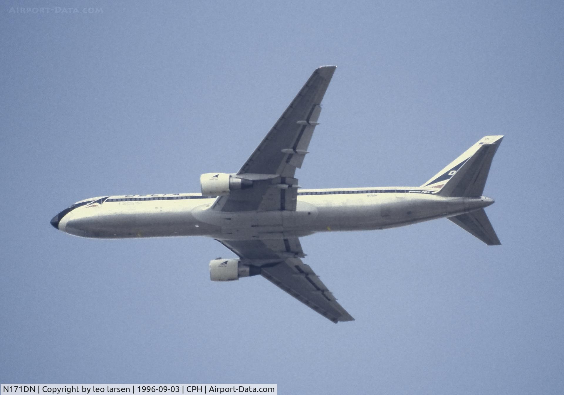 N171DN, 1990 Boeing 767-332 C/N 24759, Copenhagen 3.9.1996