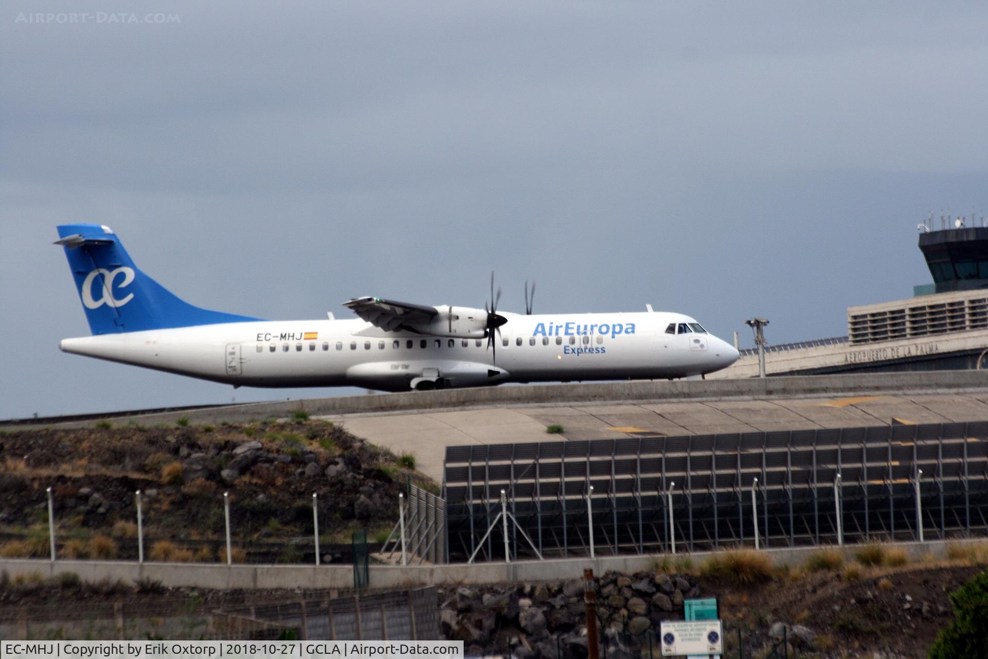 EC-MHJ, 2011 ATR 72-212A C/N 982, EC-MHJ about to take off SPC