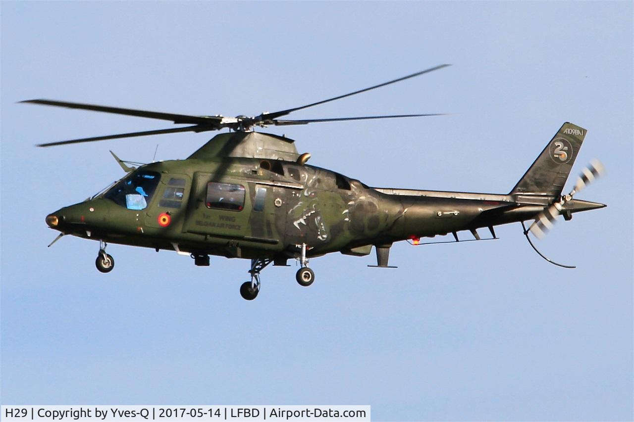 H29, Agusta A-109BA C/N 0329, Agusta A-109BA, Take off rwy 23, Bordeaux-Mérignac Air Base 106 (LFBD-BOD) Open day 2017