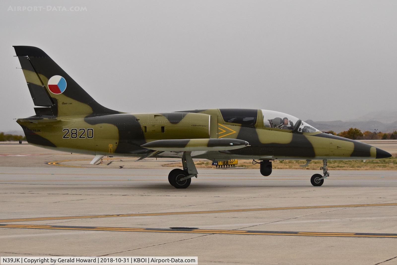 N39JK, 1984 Aero L-39C Albatros C/N 432820, Taxiing on Bravo.