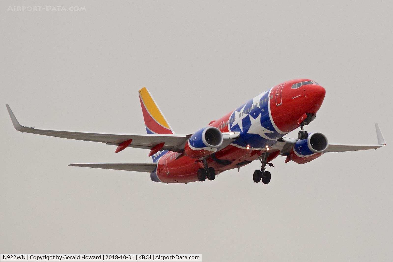 N922WN, 2008 Boeing 737-7H4 C/N 32461, Climb out from RWY 28R.