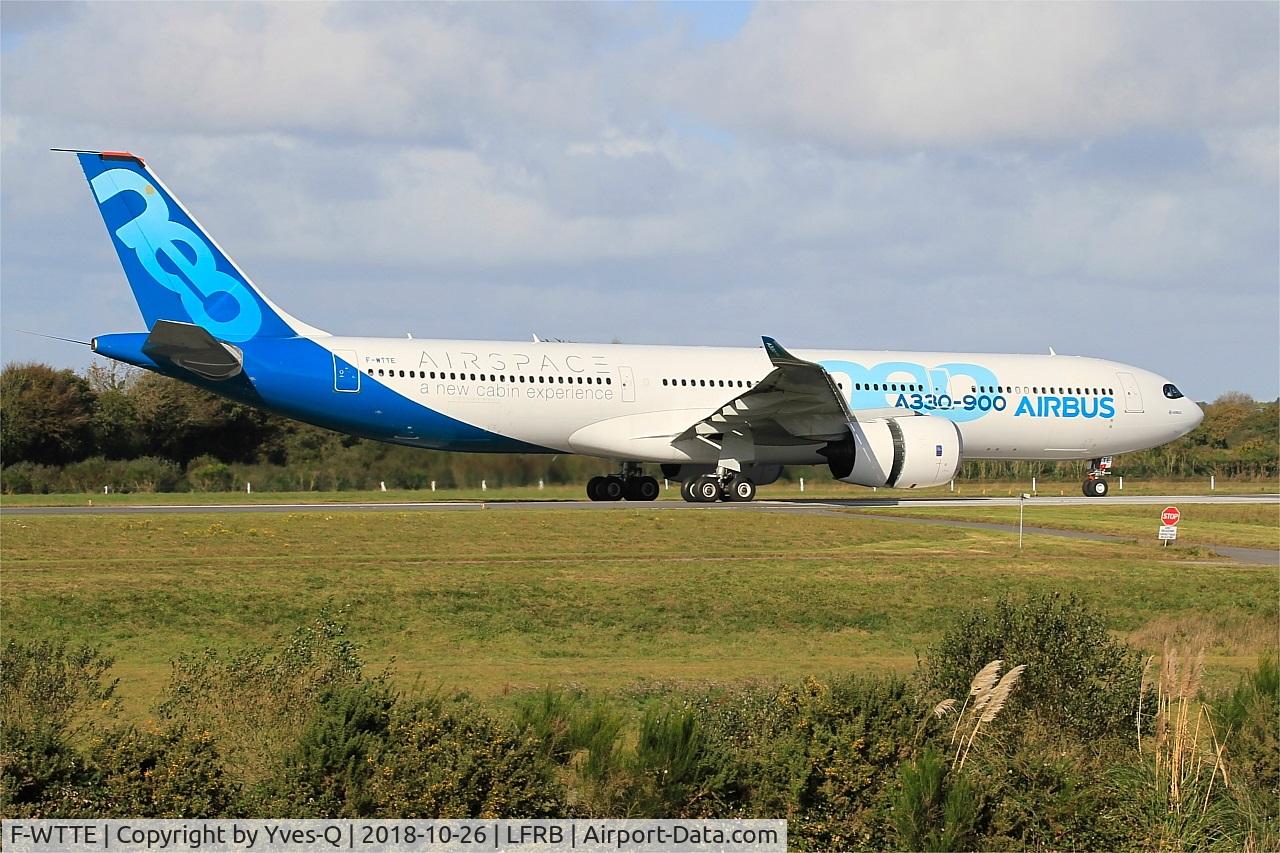 F-WTTE, 2017 Airbus A330-941N C/N 1812, Airbus A330-941 neo, Taxiing rwy 07R, Brest-Bretagne airport (LFRB-BES)