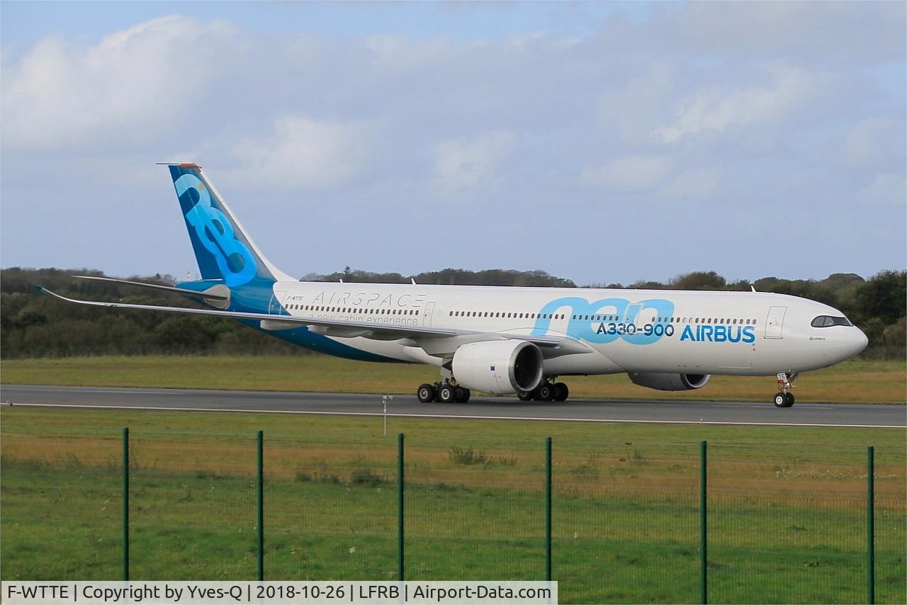 F-WTTE, 2017 Airbus A330-941N C/N 1812, Airbus A330-941 neo, Taxiing rwy 07R, Brest-Bretagne airport (LFRB-BES)