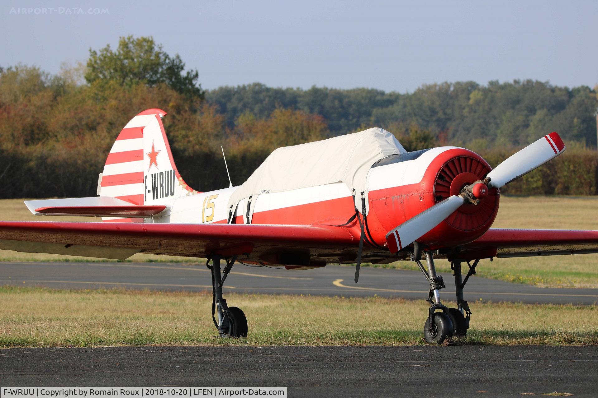 F-WRUU, Yakovlev Yak-52 C/N 866915, Parked