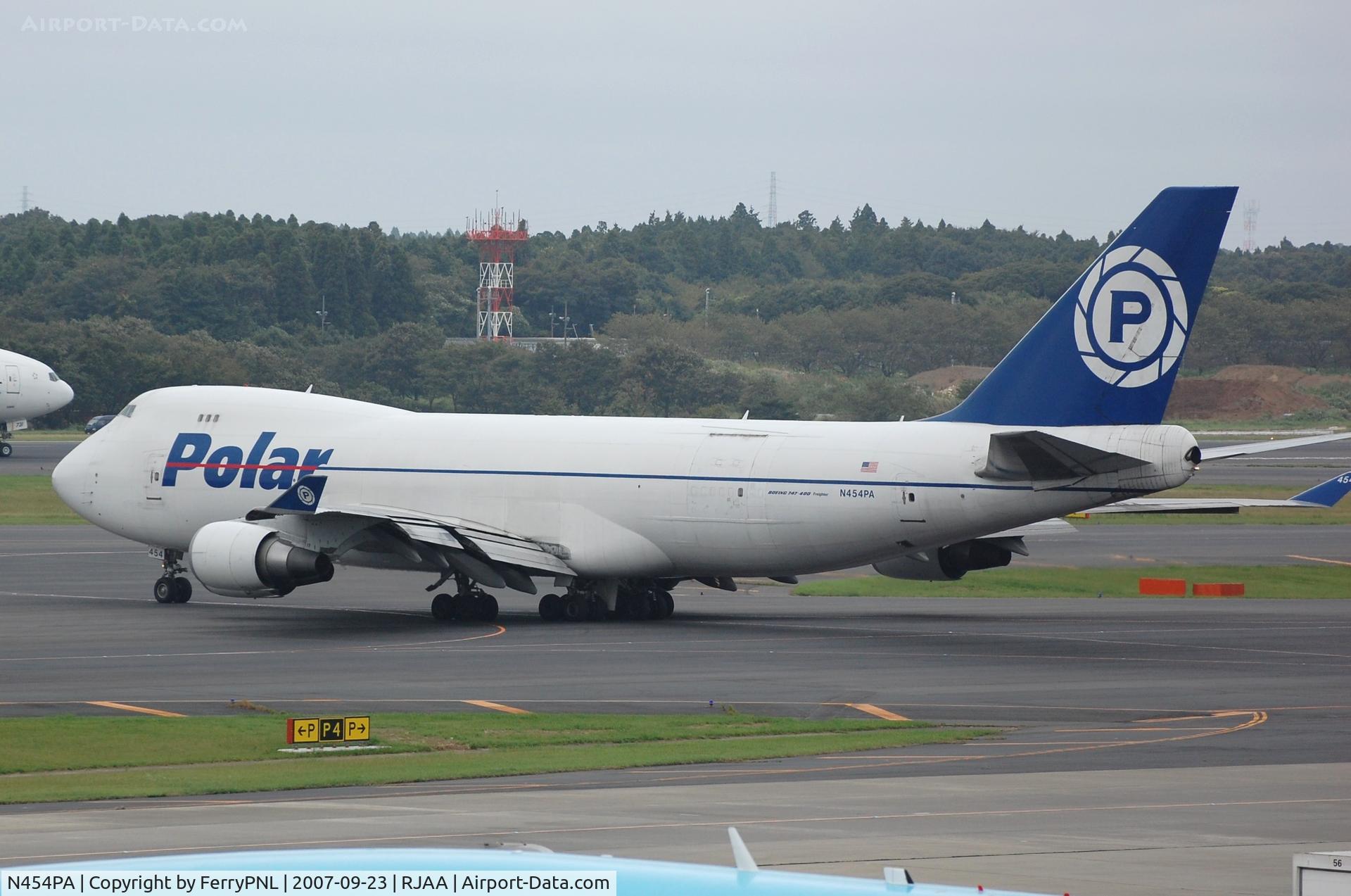 N454PA, 2002 Boeing 747-46NF C/N 30812, Polar B744F taxying out of cargo area.