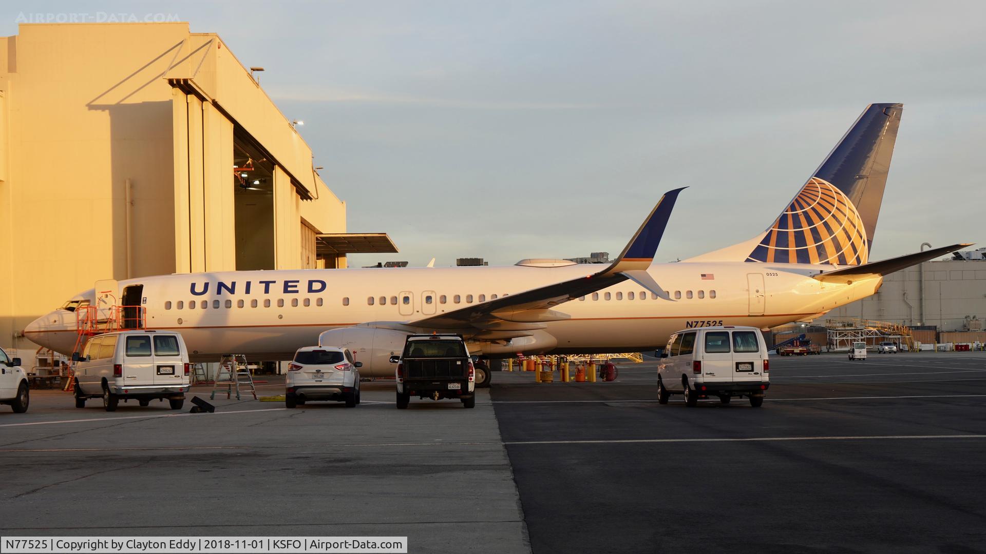 N77525, 2010 Boeing 737-824 C/N 31659, SFO 2018.
