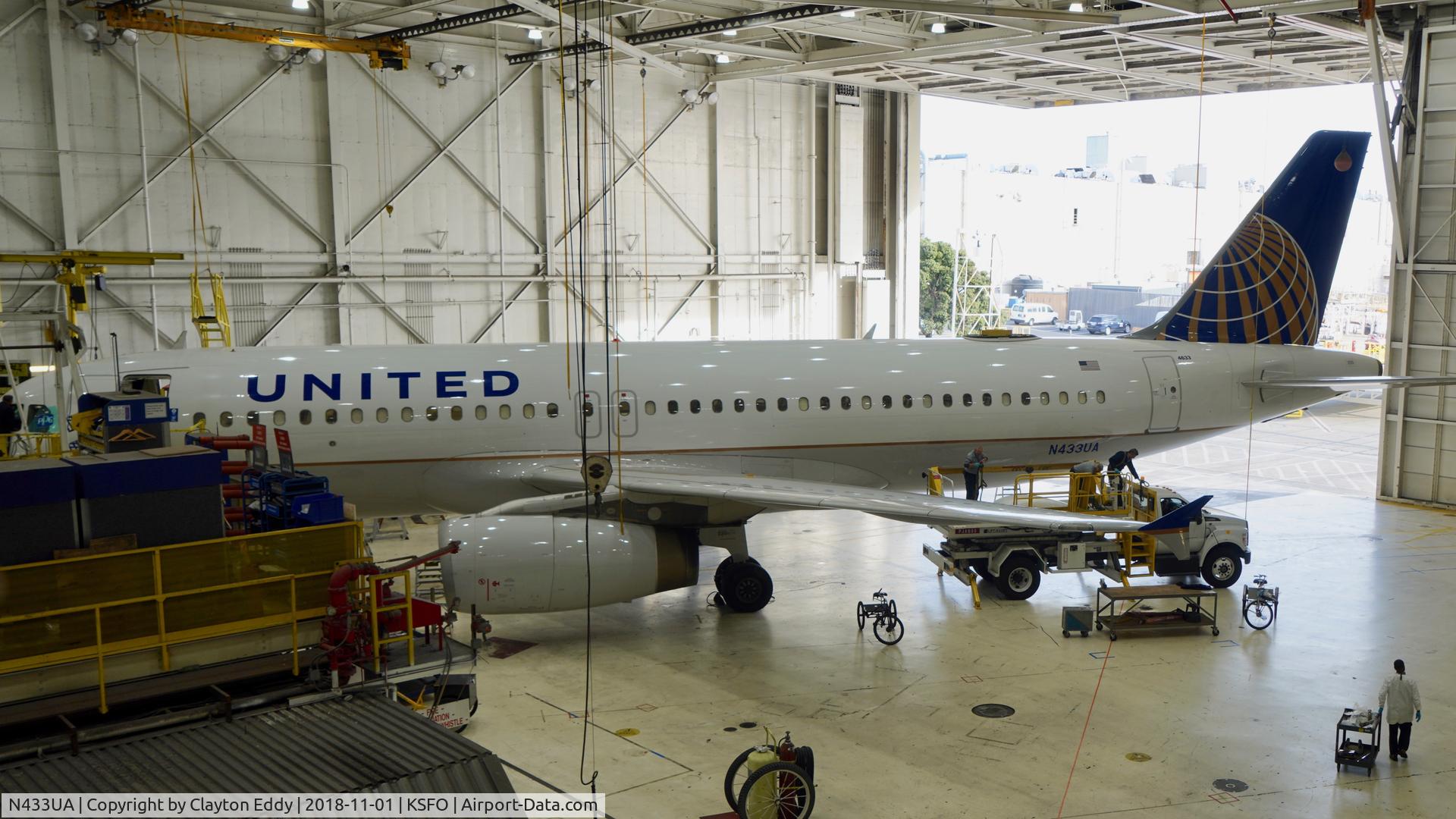 N433UA, 1996 Airbus A320-232 C/N 589, SFO 2018.