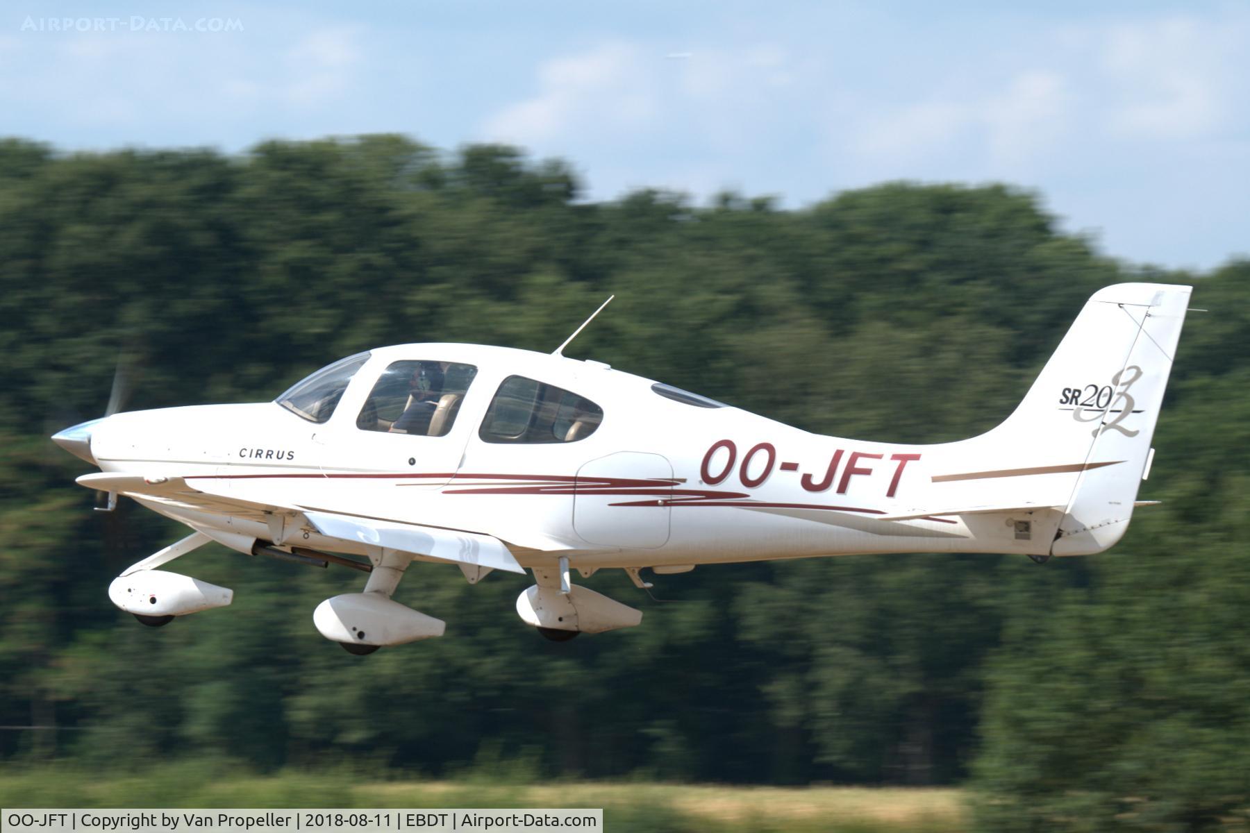 OO-JFT, 2004 Cirrus SR20 G2 C/N 1431, Cirrus SR20 G2 landing at Schaffen-Diest airfield, old-timer fly-in 2018