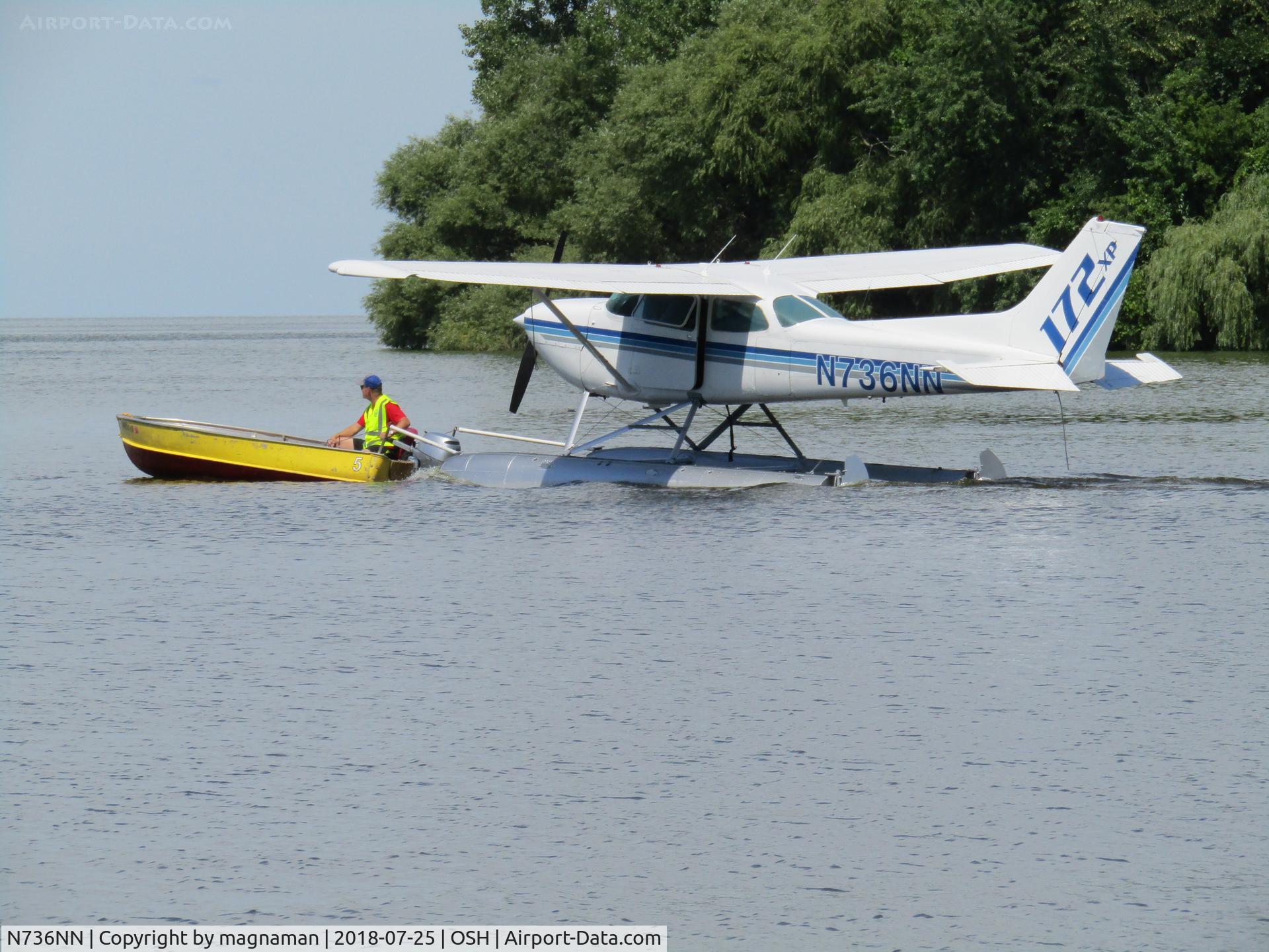N736NN, 1977 Cessna R172K Hawk XP C/N R1722659, on way out for departure