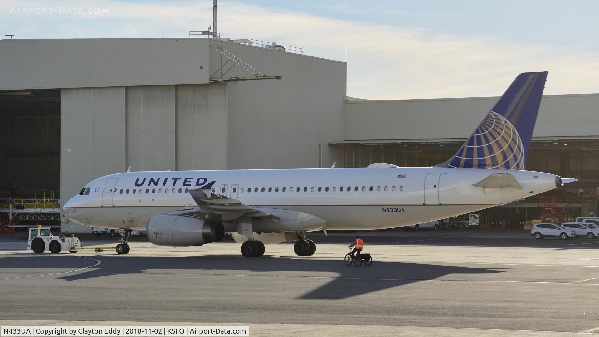 N433UA, 1996 Airbus A320-232 C/N 589, SFO 2018.