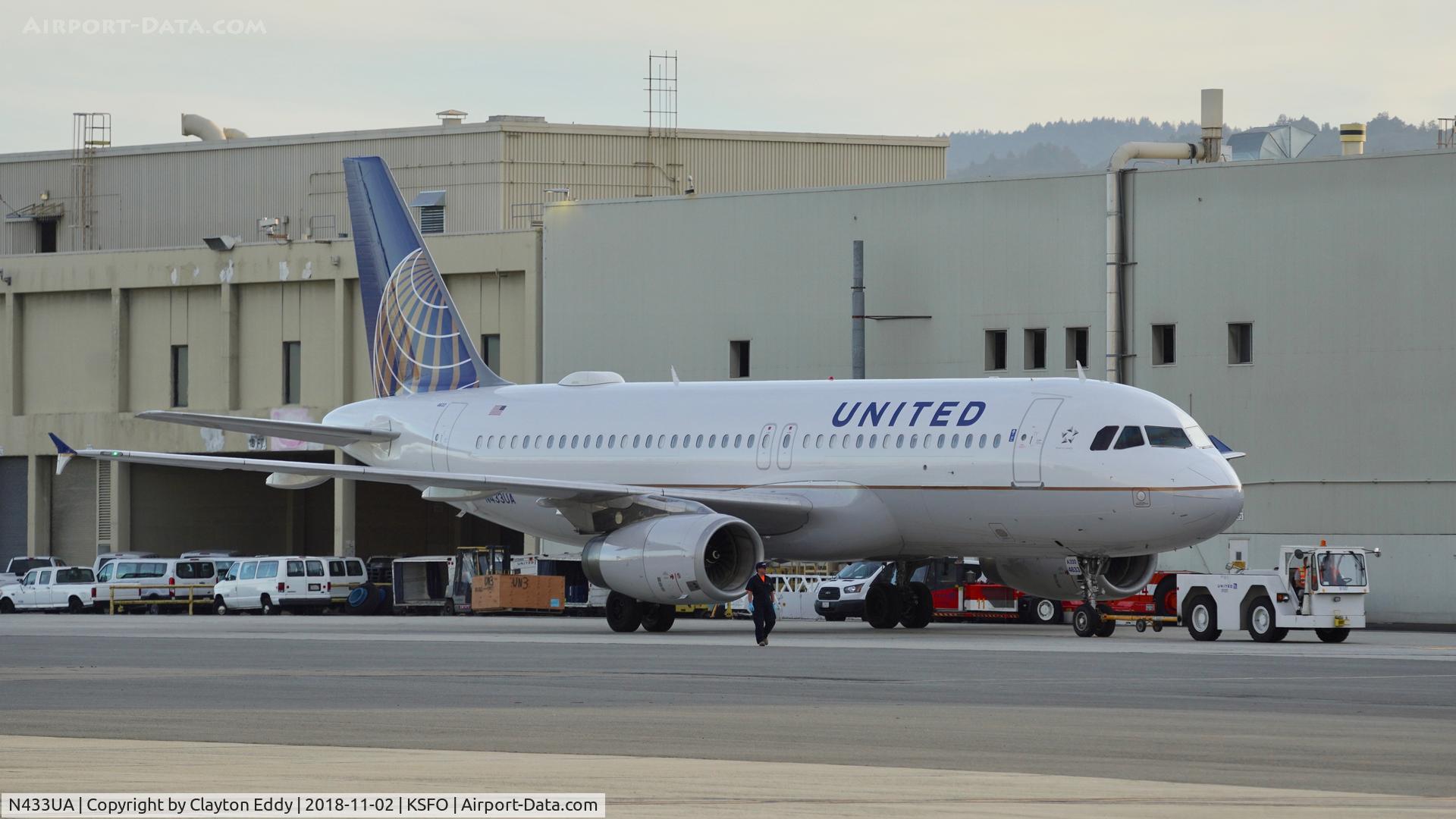 N433UA, 1996 Airbus A320-232 C/N 589, SFO 2018.