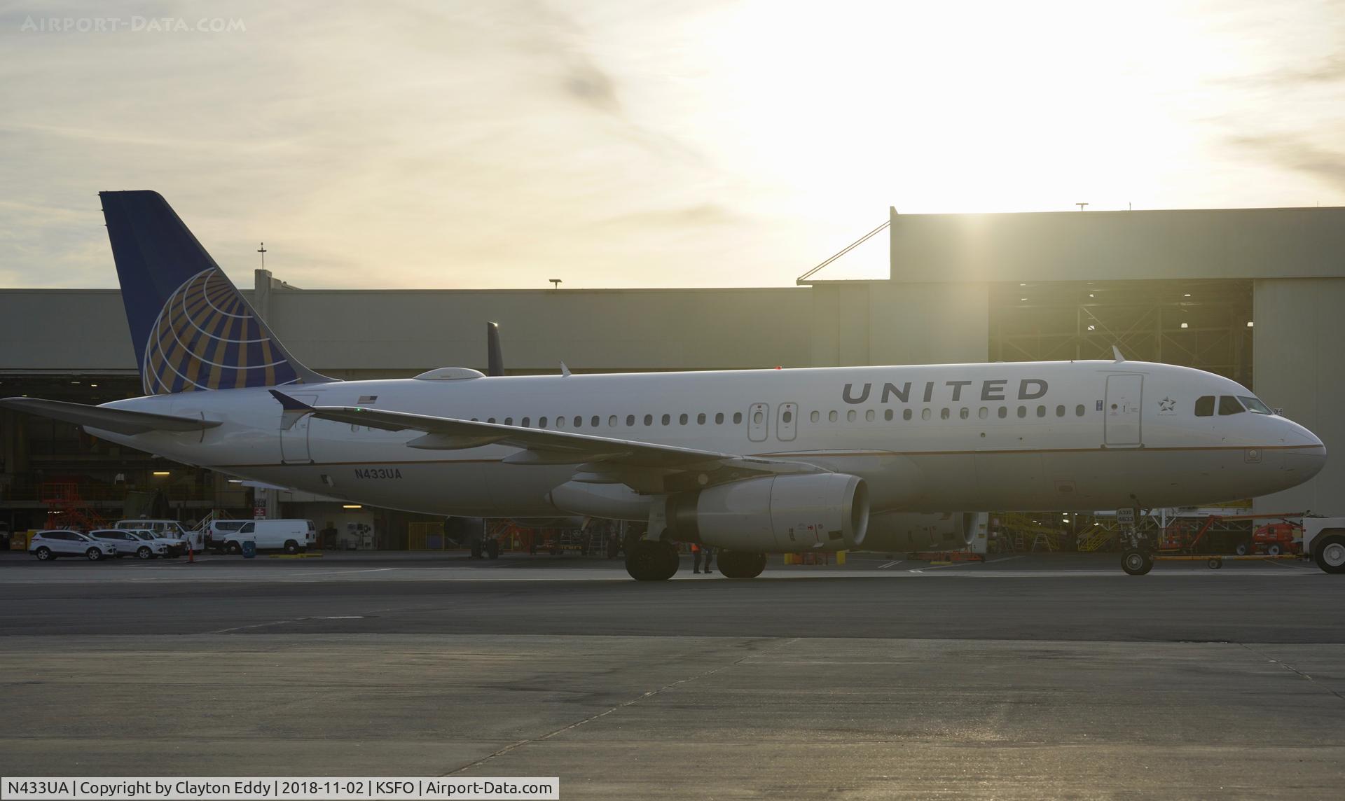 N433UA, 1996 Airbus A320-232 C/N 589, SFO 2018.