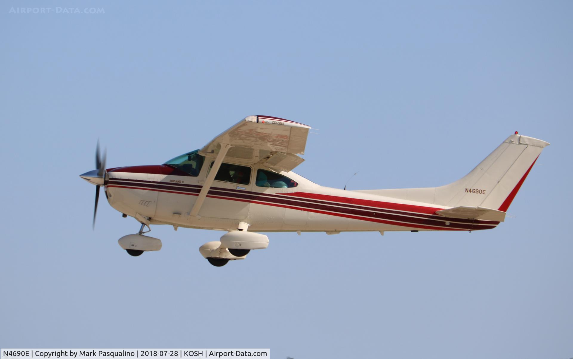 N4690E, 1982 Cessna 182R Skylane C/N 18268260, Cessna 182R
