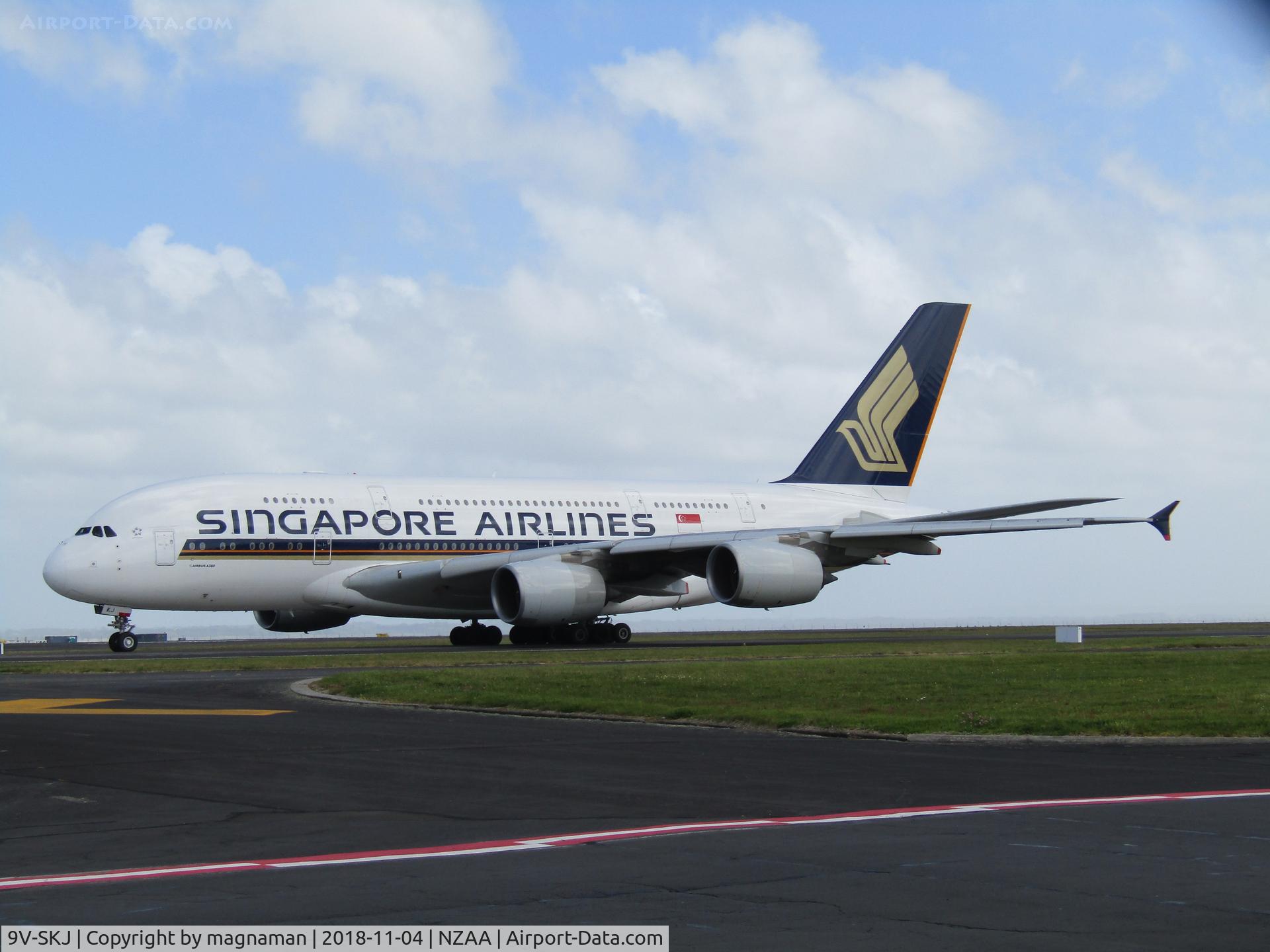 9V-SKJ, 2009 Airbus A380-841 C/N 045, taxying out