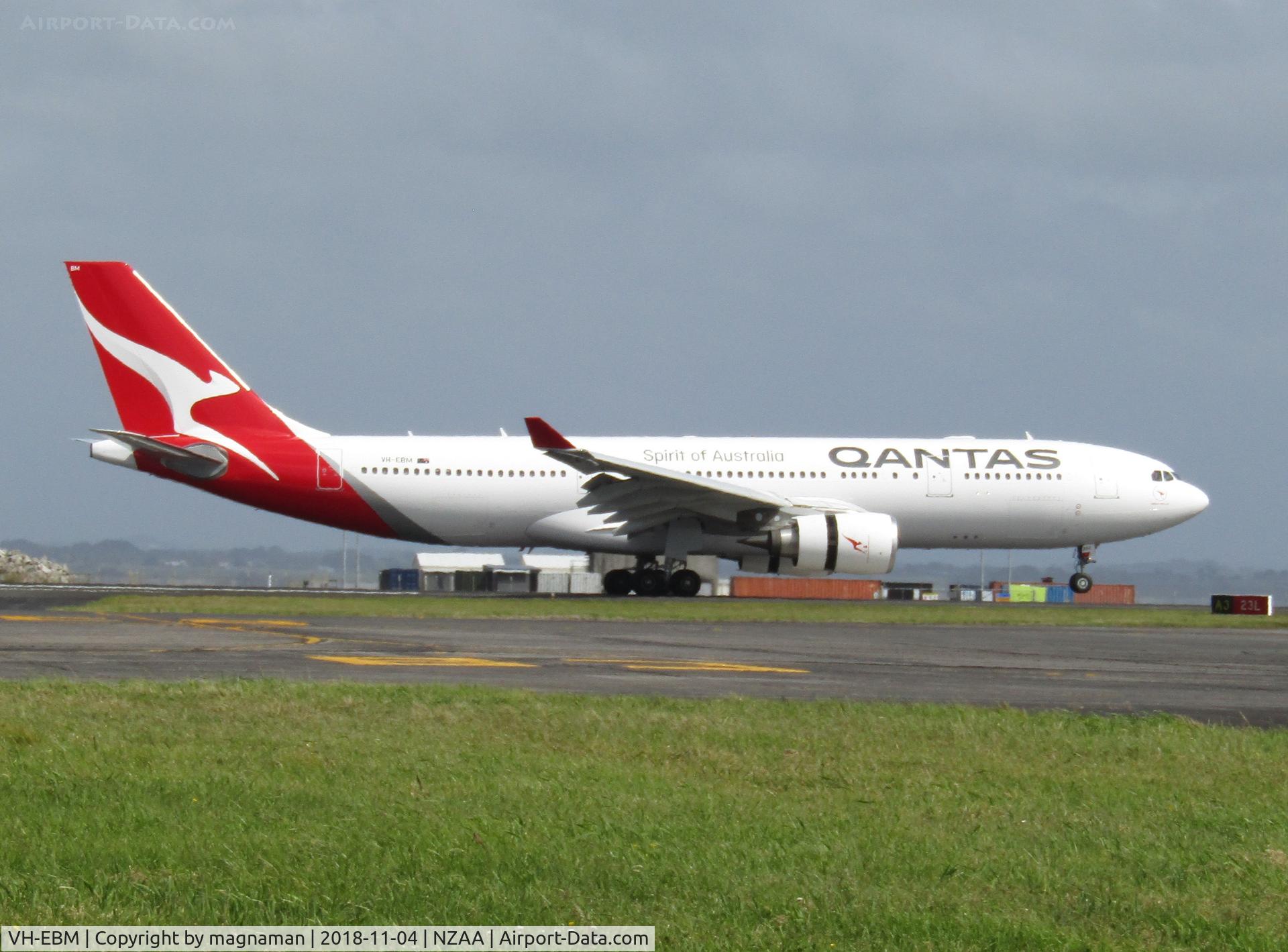 VH-EBM, 2009 Airbus A330-202 C/N 1061, landing at AKL