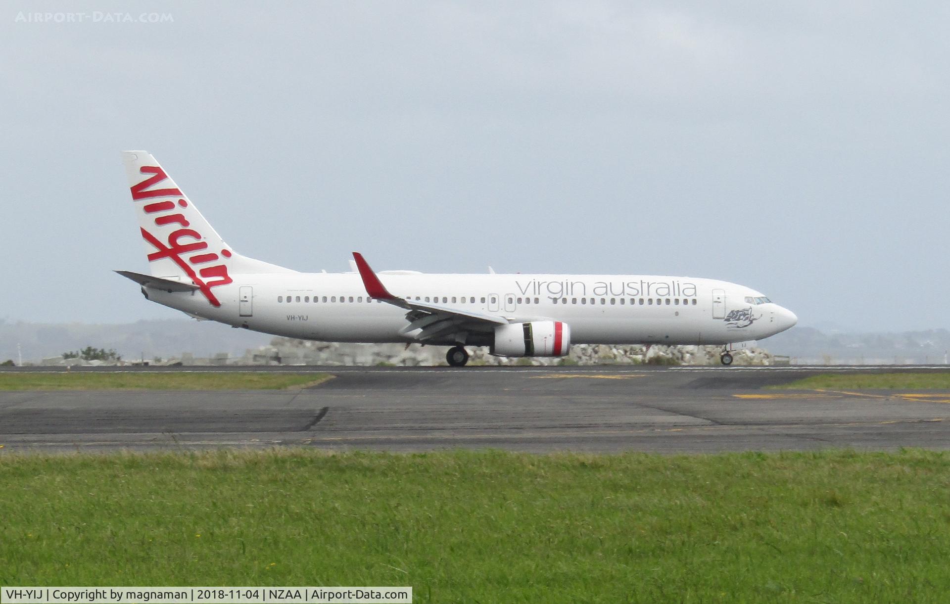 VH-YIJ, 2012 Boeing 737-8FE C/N 39924, three in a row today