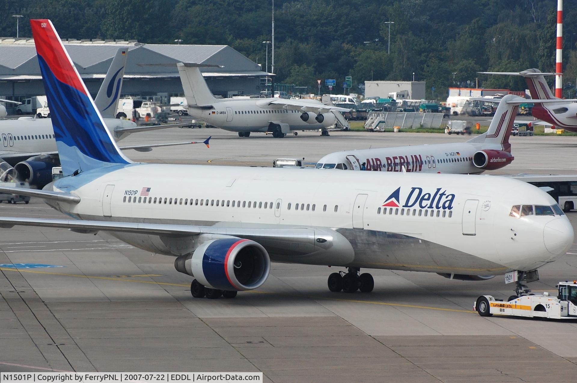 N1501P, 1990 Boeing 767-3P6 C/N 24983, Push-back for Delta B763