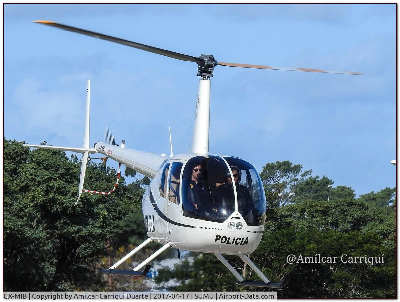 CX-MIB, Robinson R-44 Raven C/N 13945, Taxi in SUMU
