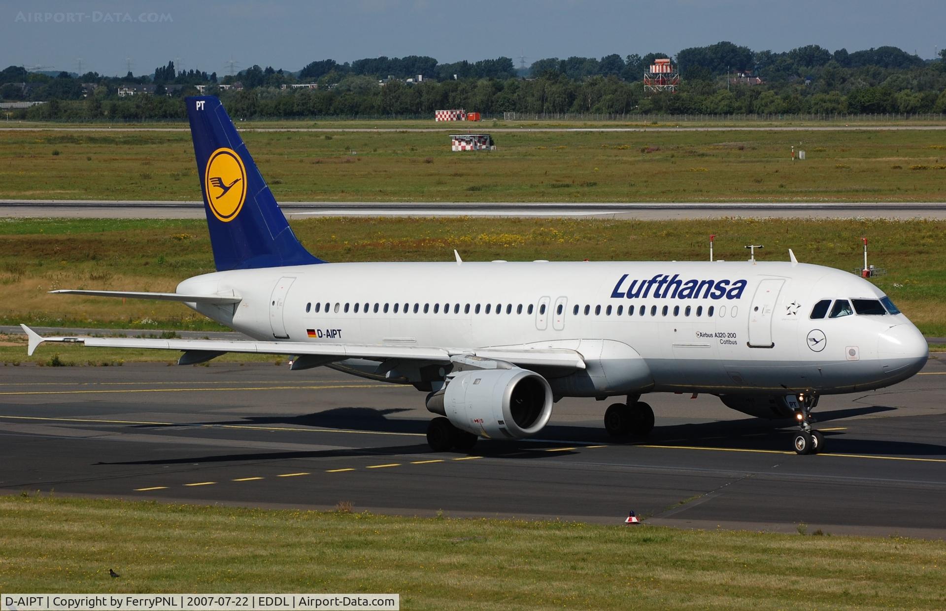 D-AIPT, 1990 Airbus A320-211 C/N 117, Lufthansa A320 for take-off.