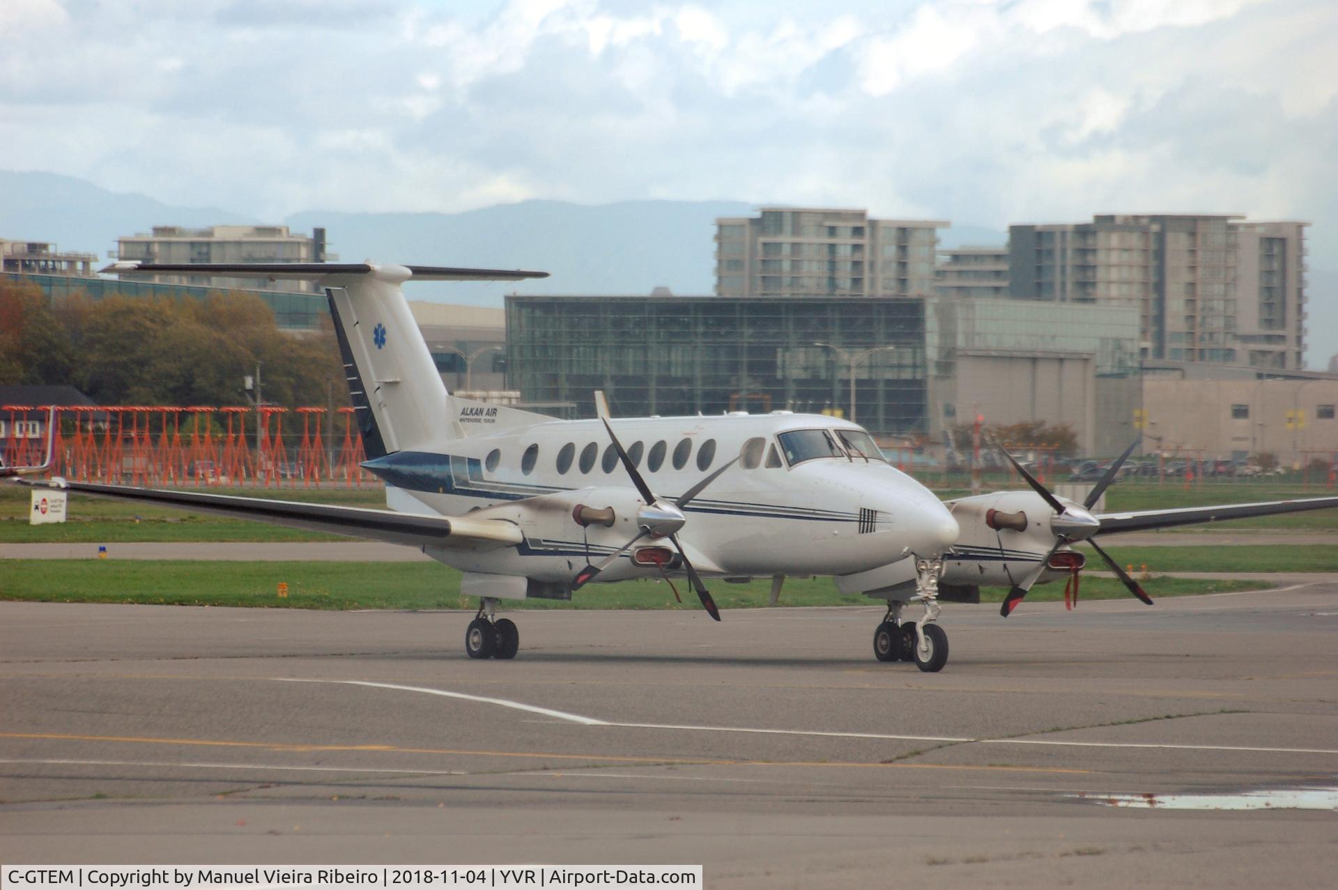 C-GTEM, 1999 Beech B300 King Air C/N FL-236, At YVR