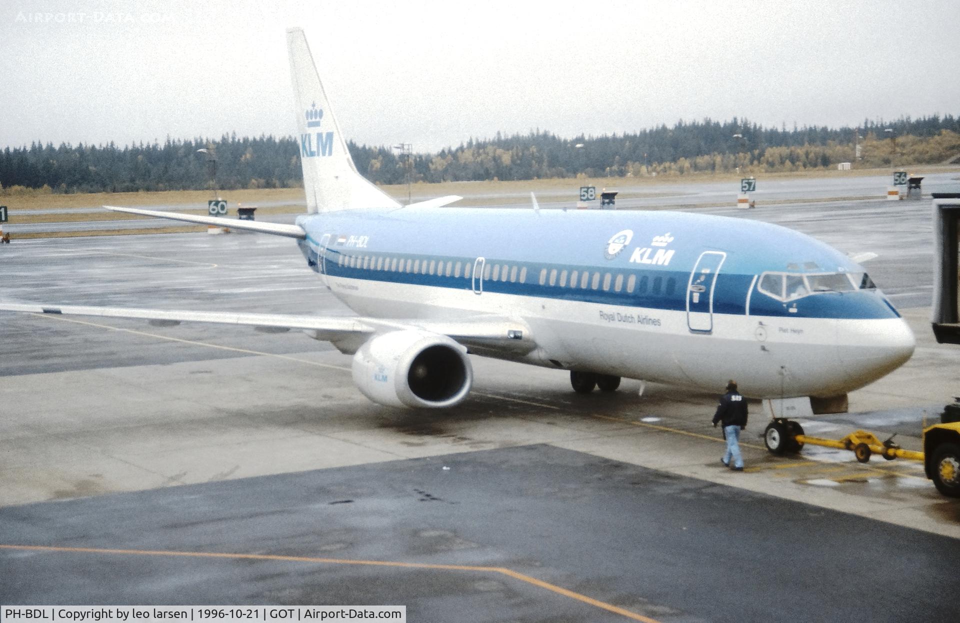 PH-BDL, 1987 Boeing 737-306 C/N 23546, Gotenburg 21.10.1996