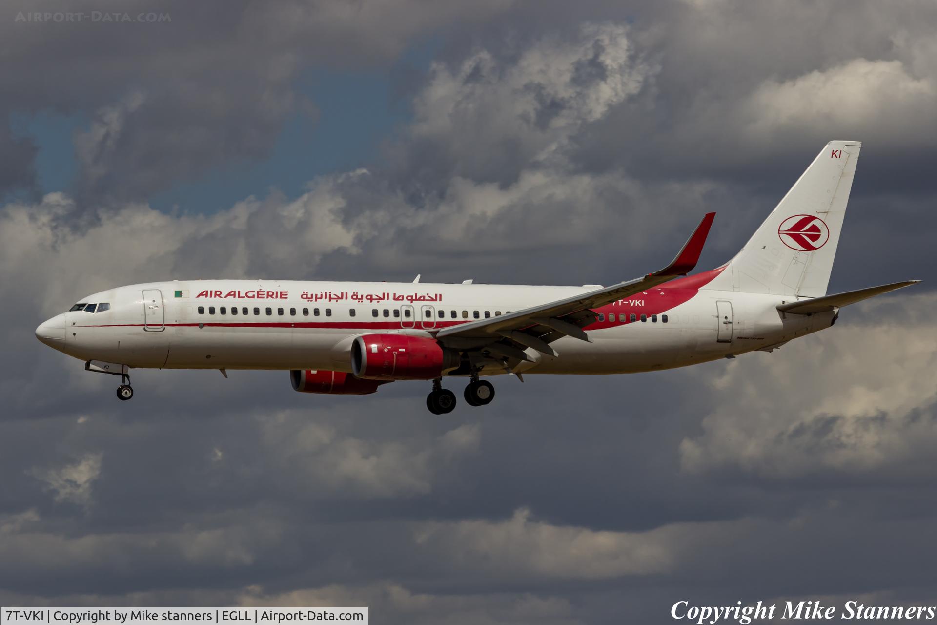 7T-VKI, 2011 Boeing 737-8D6 C/N 40863, Air Algerie B737-8D6 Landing runway 27L ,LHR 31.7.18