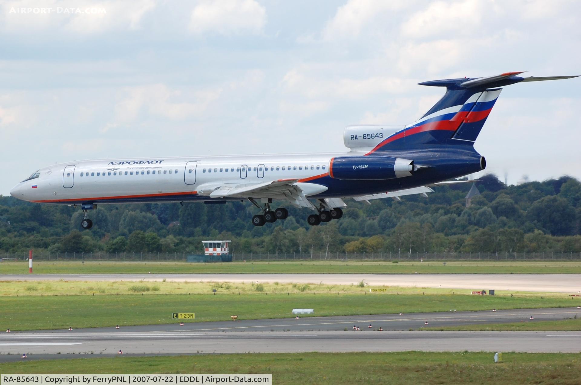 RA-85643, 1988 Tupolev Tu-154M C/N 88A779, Aeroflot TU154 landing