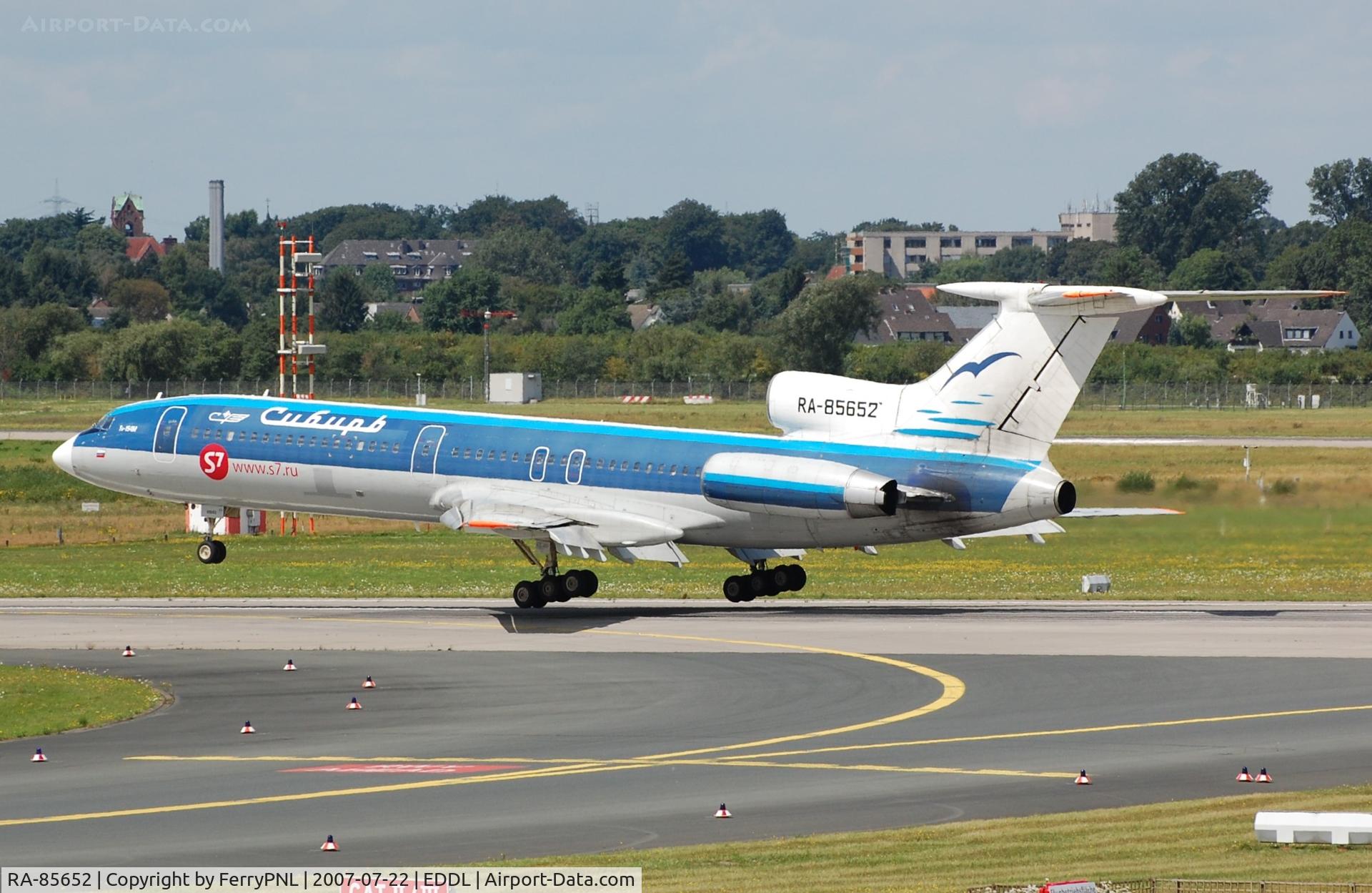 RA-85652, 1988 Tupolev Tu-154M C/N 88A794, S7 (Sibir) TU154M touching down