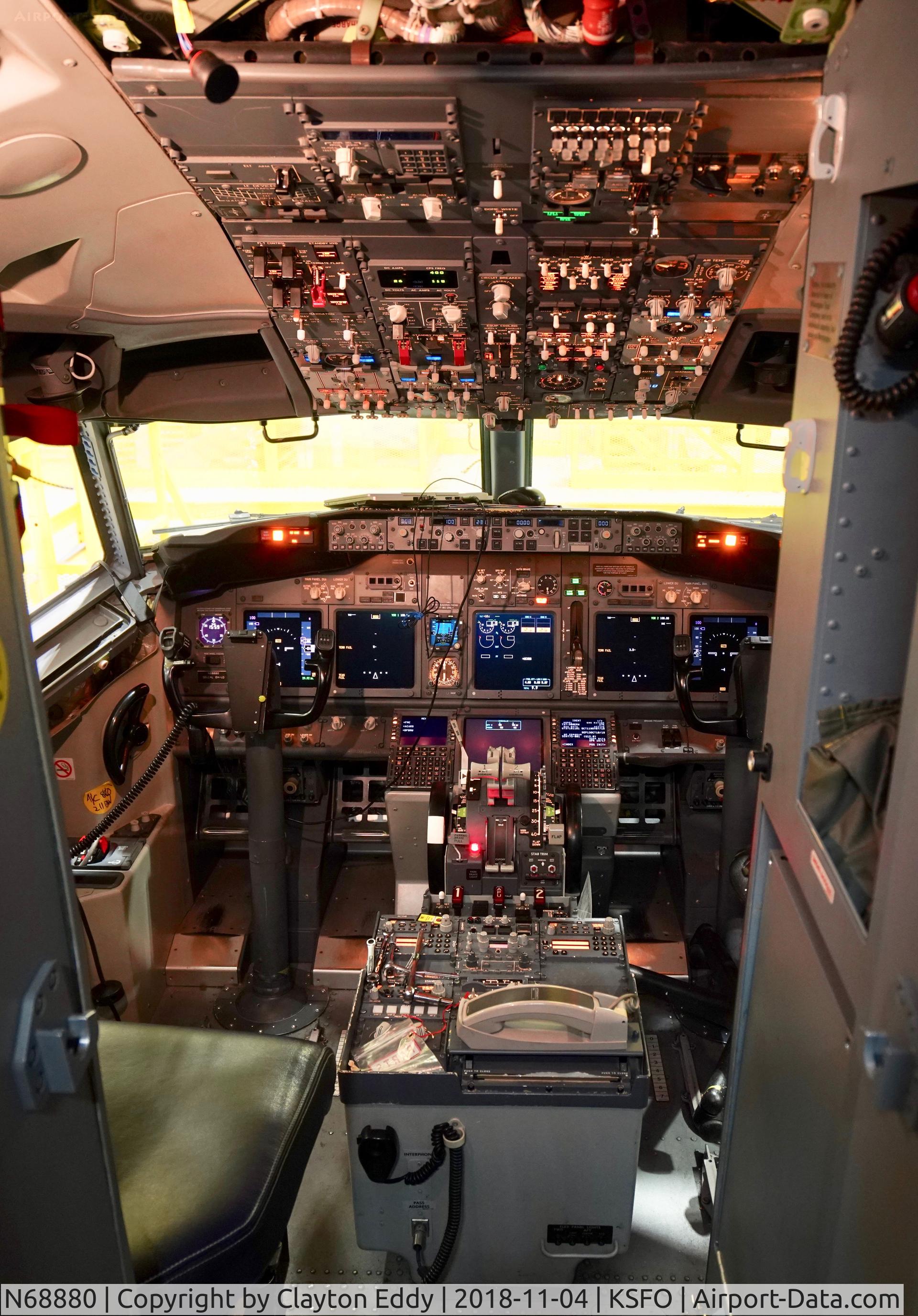 N68880, 2015 Boeing 737-924/ER C/N 42199, SFO 2018.