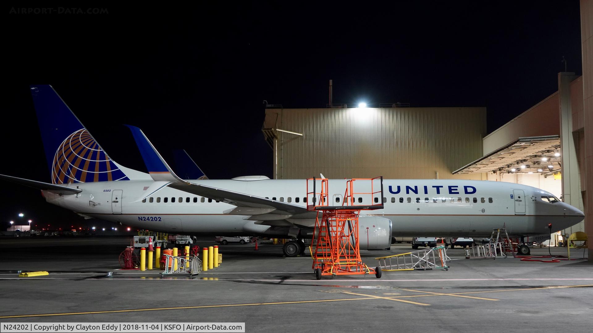 N24202, 2000 Boeing 737-824 C/N 30429, SFO 2018.