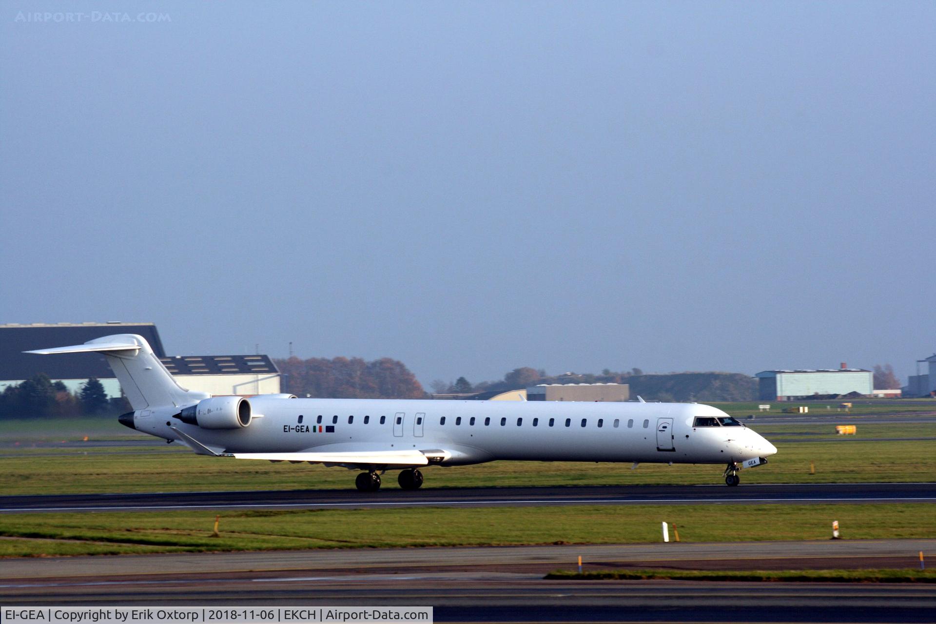 EI-GEA, 2009 Bombardier CRJ-900ER (CL-600-2D24) C/N 15224, EI-GEA taking off rw 22R