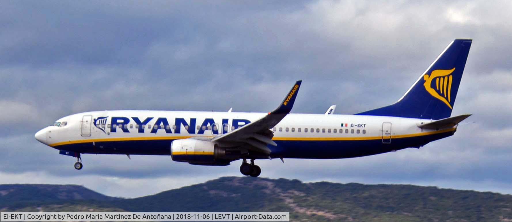 EI-EKT, 2010 Boeing 737-8AS C/N 38505, Foronda - Vitoria-Gasteiz - Euskadi - España