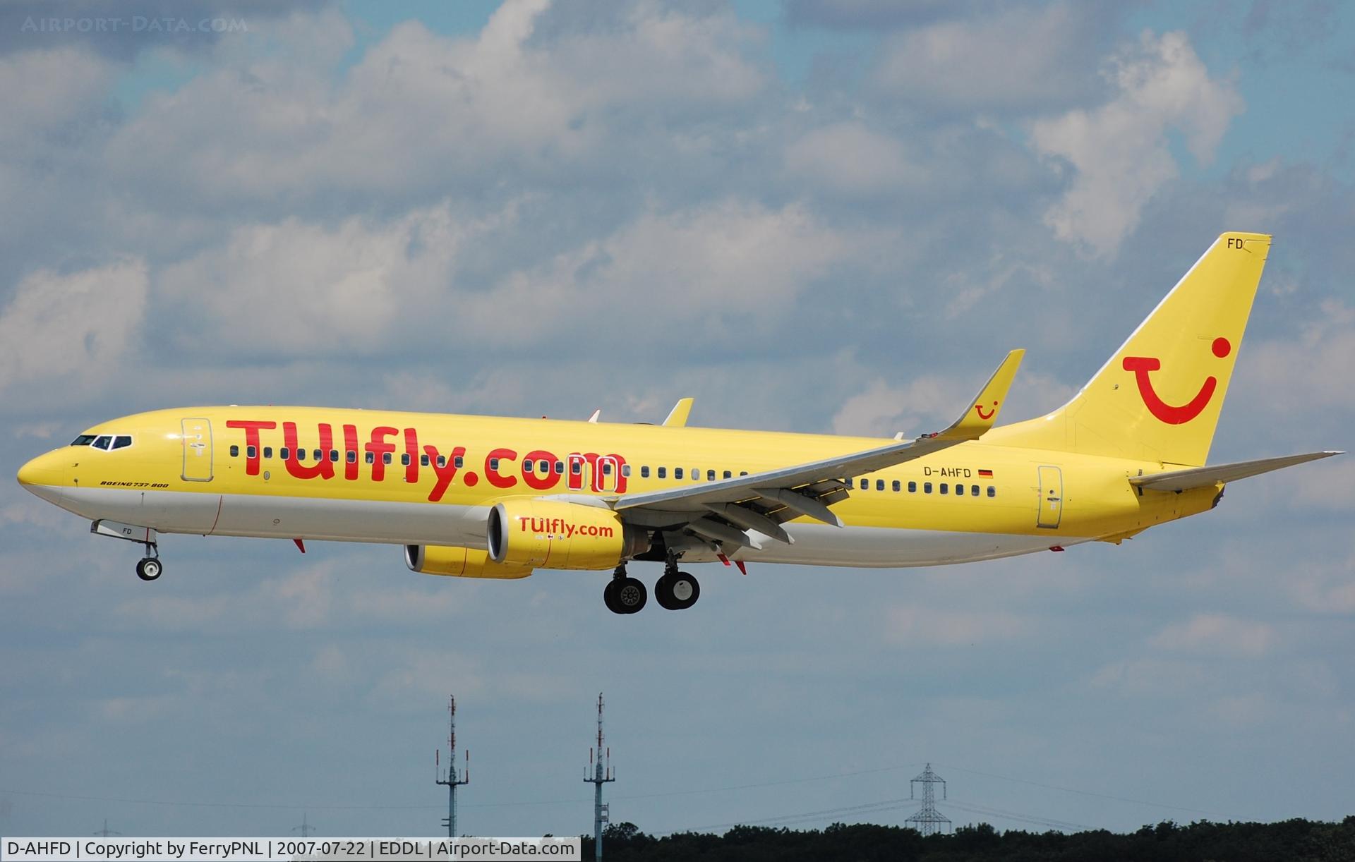 D-AHFD, 1998 Boeing 737-8K5 C/N 27978, TUIfly B738 landing